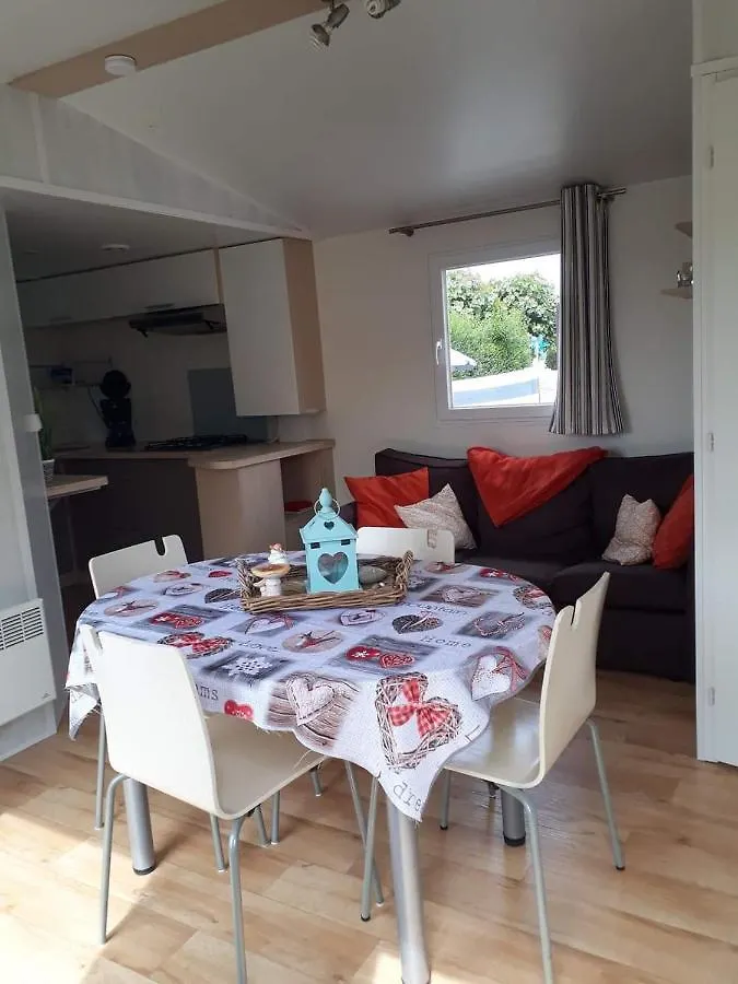 Holiday home Luxueuze Stacaravan 4Pers Met Terras En Tuintje Bredene
